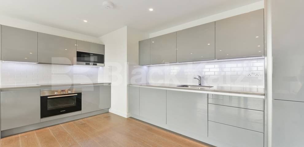 			UNDER OFFER , 2 Bedroom, 1 bath, 1 reception Apartment			 Drake Apartments.26 Heygate Street, Elephant and Castle